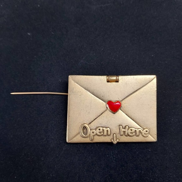 Vintage AJC Signed Mother's Day Mail Brooch Gold Tone - Picture 7 of 13